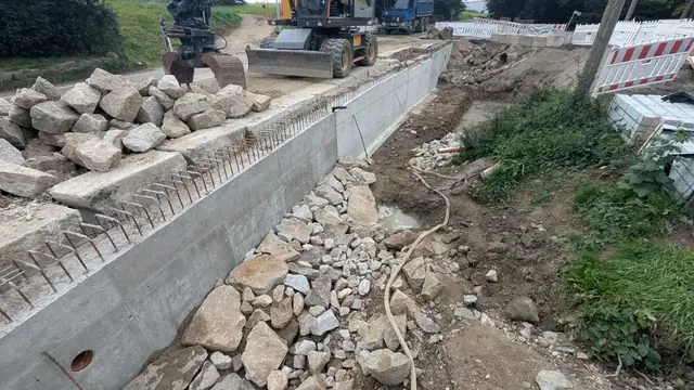 Herwigsdorf, S 143 Erhaltung Ortsdurchfahrt mit Stützmauer 4 Los 0 - 8 – Baustellenfoto
