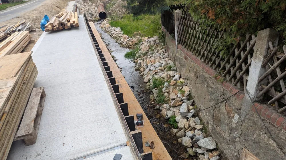 Herwigsdorf, S 143 Erhaltung Ortsdurchfahrt mit Stützmauer 4 Los 0 - 8